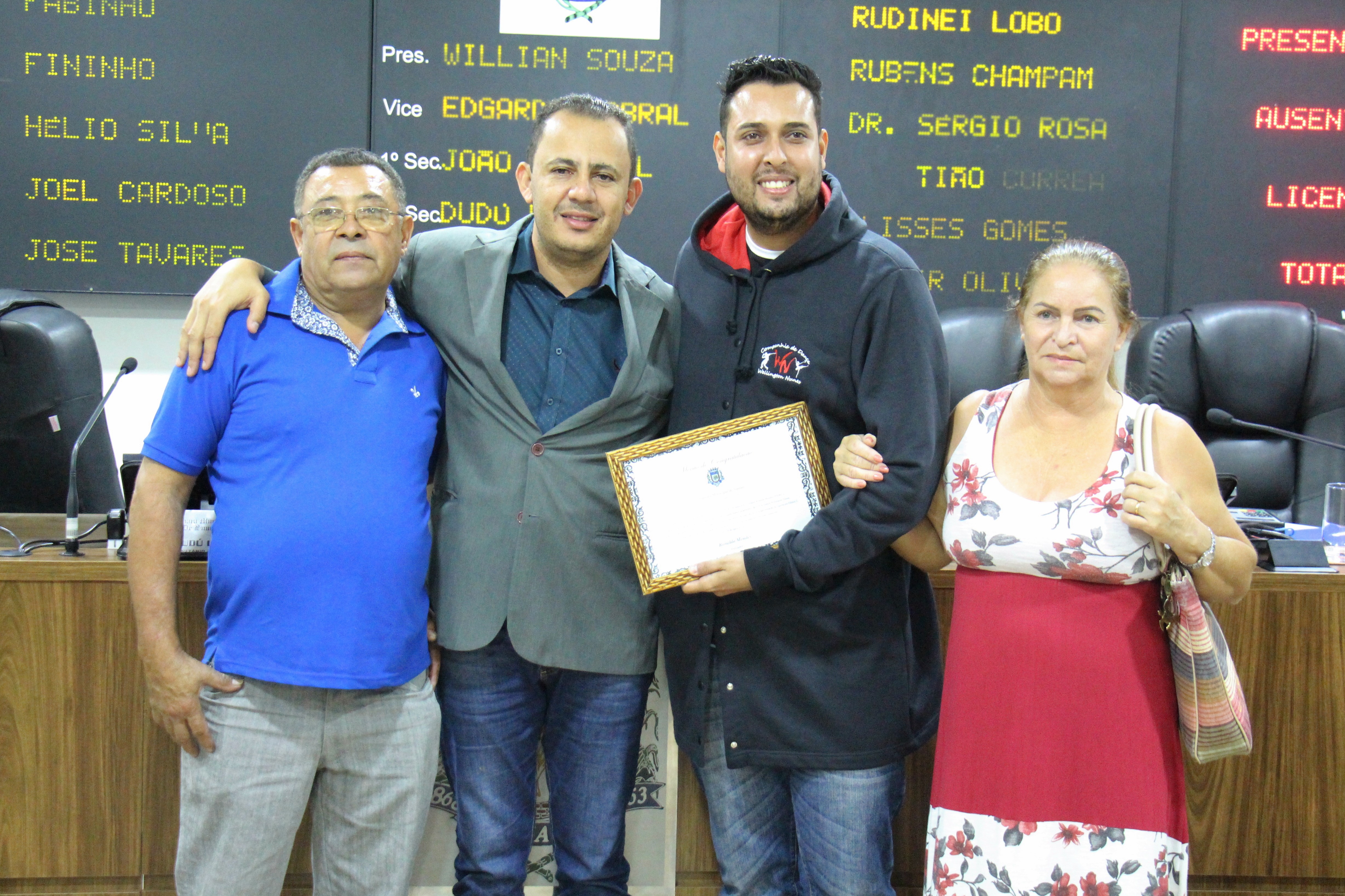 Ronaldo Mendes homenageia a Cia de dança Wellington Nunes